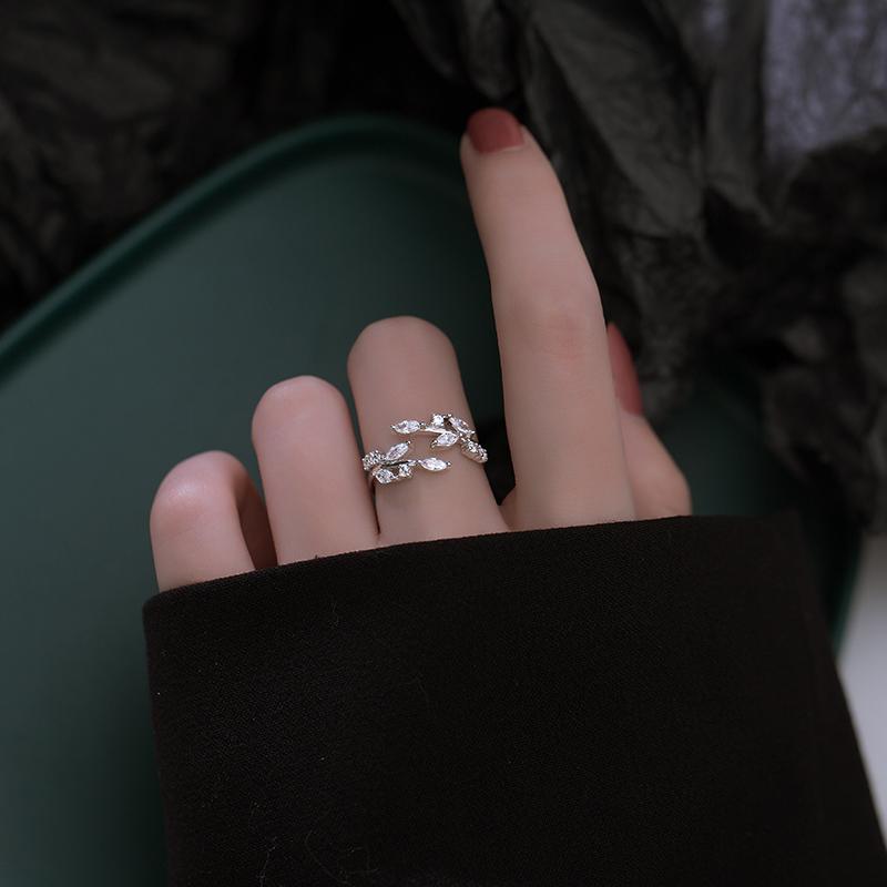 Bague en forme de feuille créative