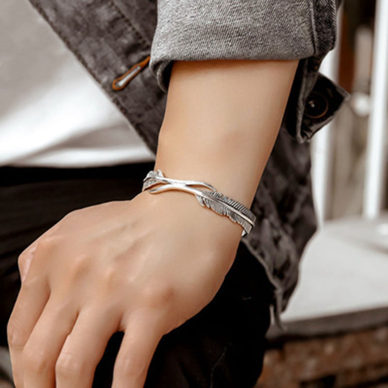 Bracelet ajustable avec plumes argentées