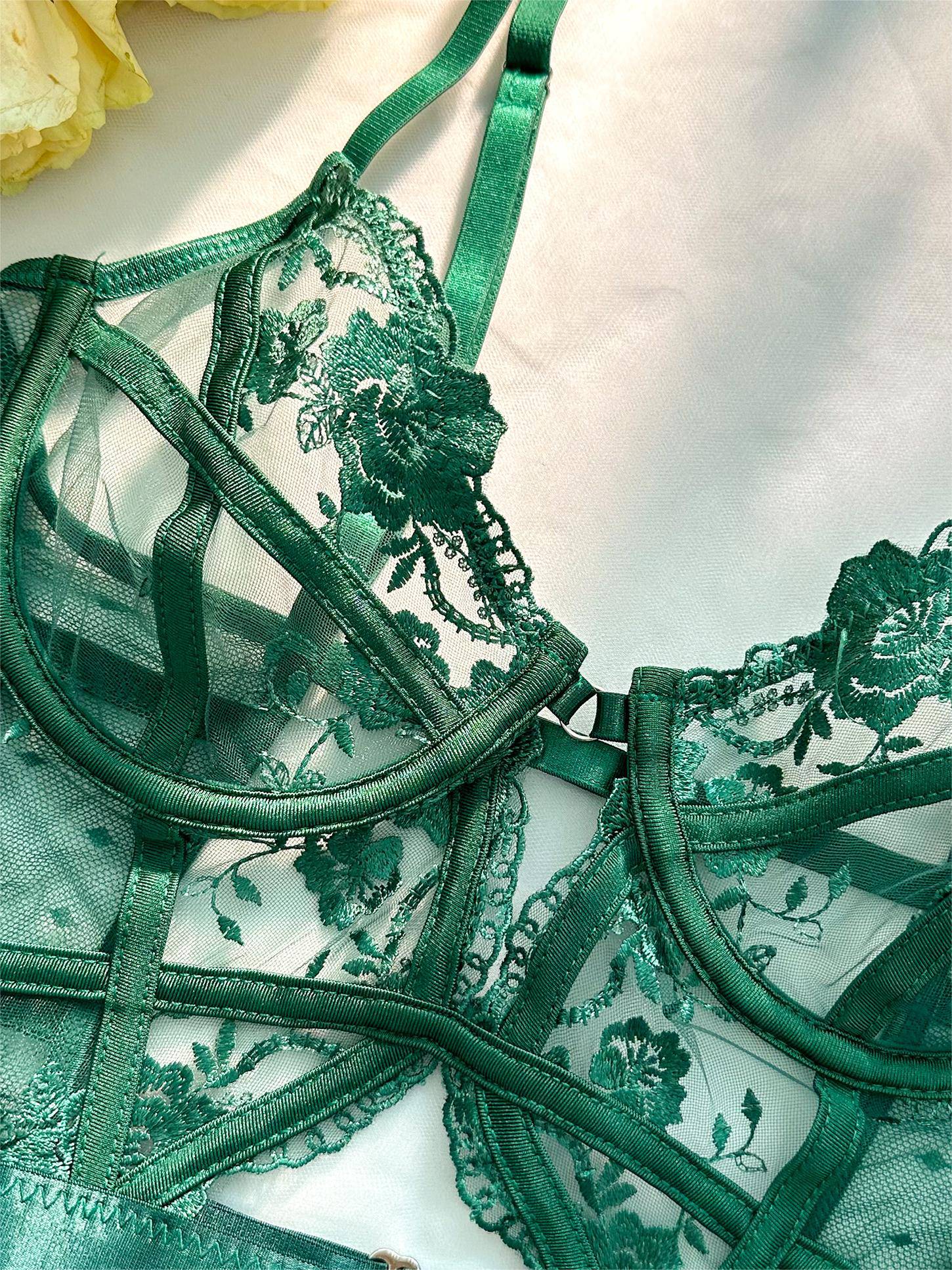 Body en Dentelle Verte avec Armatures