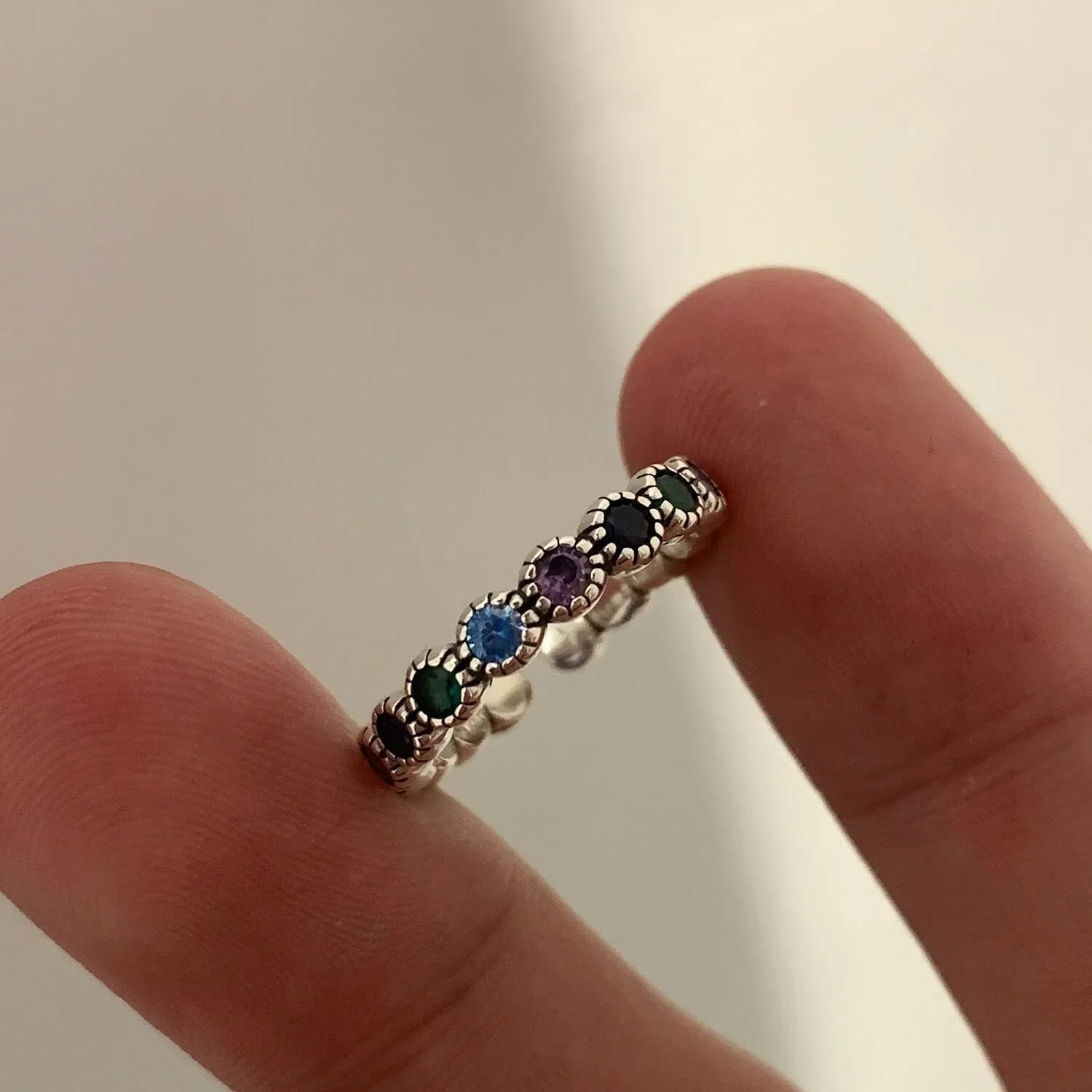 Bague en argent avec pierres florales