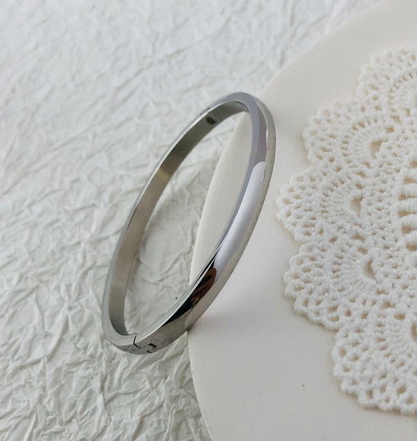 Bracelet avec incrustation de zircon