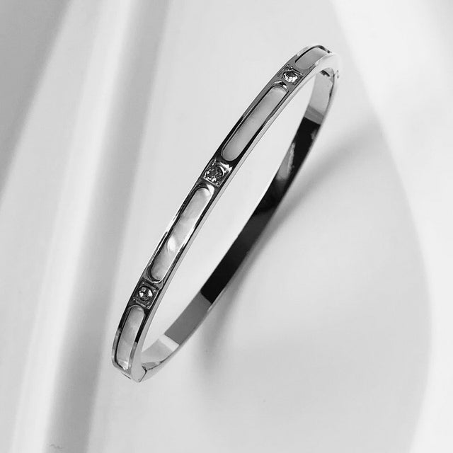 Bracelet avec incrustation de zircon