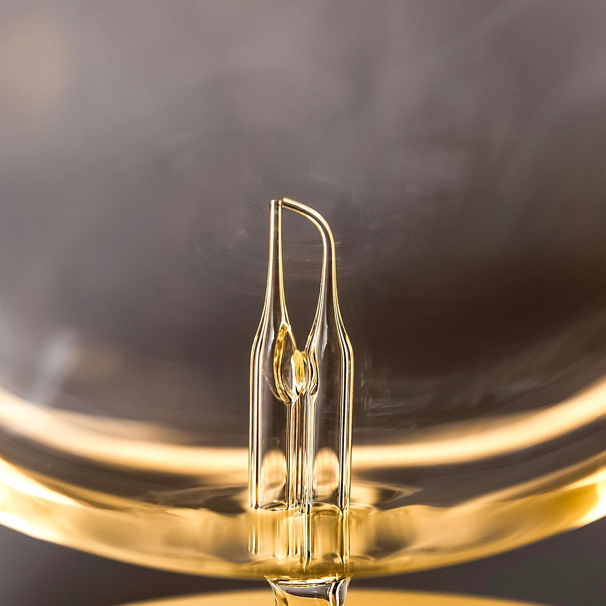 Atomiseur aromatique | Diffusion d'huiles essentielles pures sans eau ni plastique Un diffuseur d'arômes élégant et écologique conçu pour une atomisation thérapeutique.