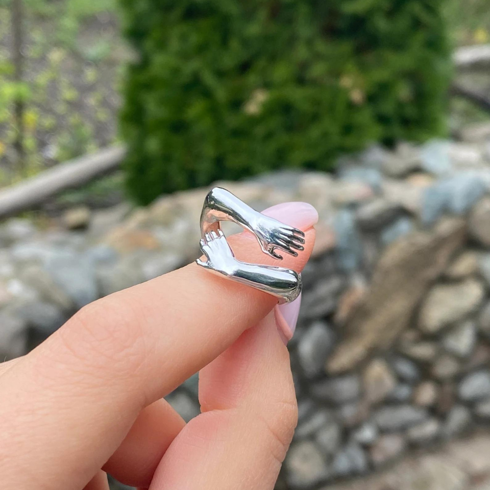 Bague d'étreinte en argent