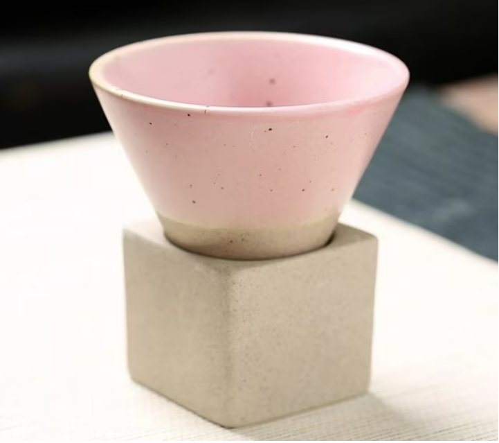 TranquilBrew | Aards ontwerp voor een serene koffie-ervaring