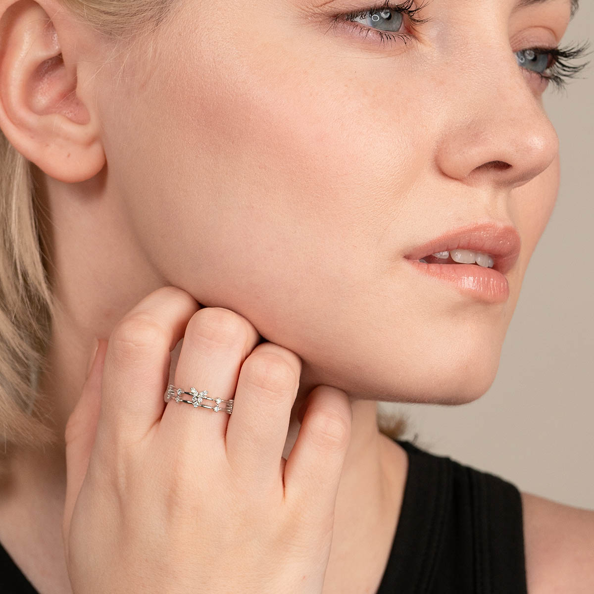 Bague papillon luxueuse avec des zirconias scintillants – Aurielle