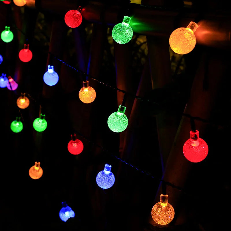 Lumières de Fête Solaire en Boules de Cristal LuxeGlow | Décor LED enchanteur pour célébrations en extérieur et occasions festives