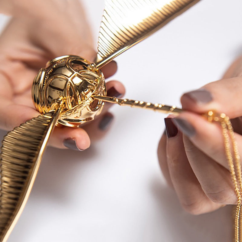 Boîte à Anneau Orb avec Ailes Dorées – Coffret à Bijoux de Luxe Portable