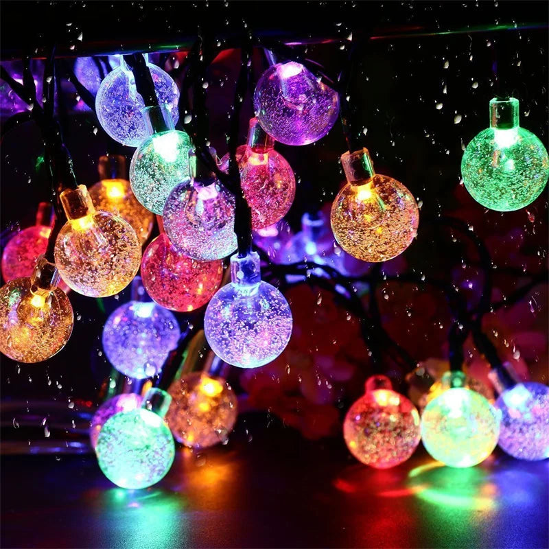 Lumières de Fête Solaire en Boules de Cristal LuxeGlow | Décor LED enchanteur pour célébrations en extérieur et occasions festives