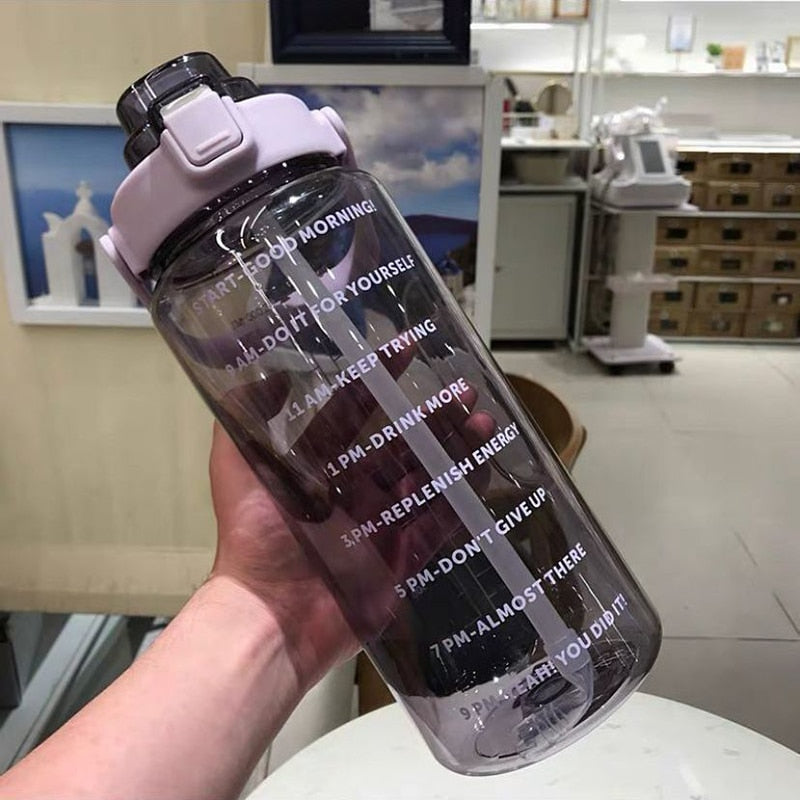 Bouteille d'eau motivante 2L avec repères horaires – HydroMotivator