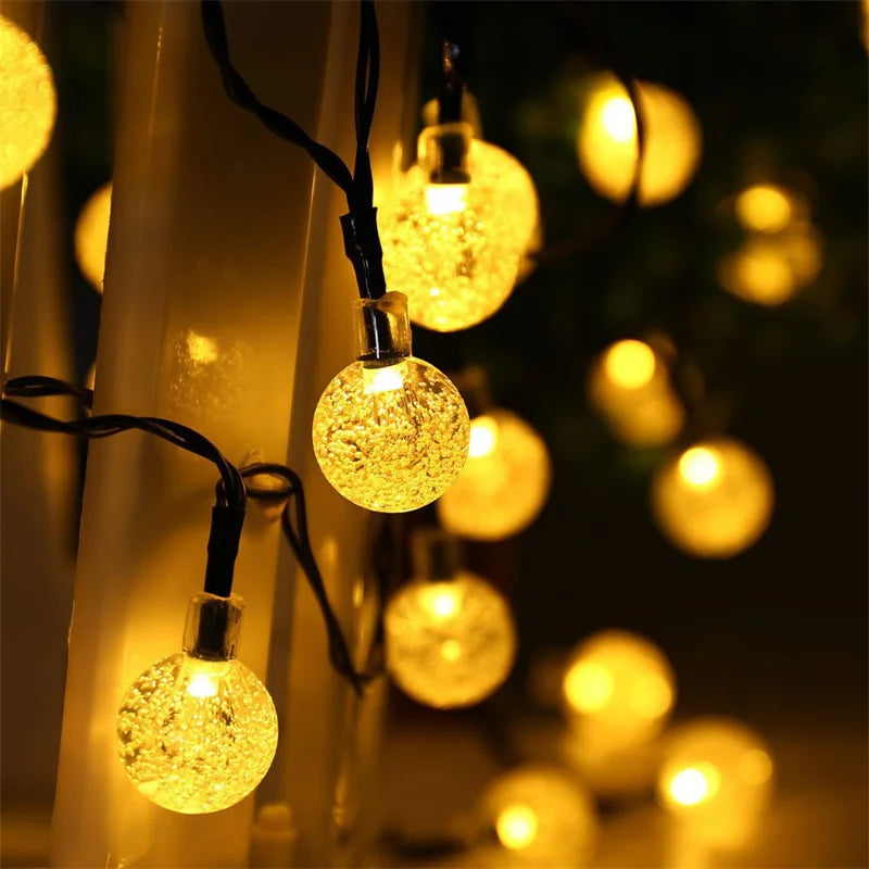 Lumières de Fête Solaire en Boules de Cristal LuxeGlow | Décor LED enchanteur pour célébrations en extérieur et occasions festives
