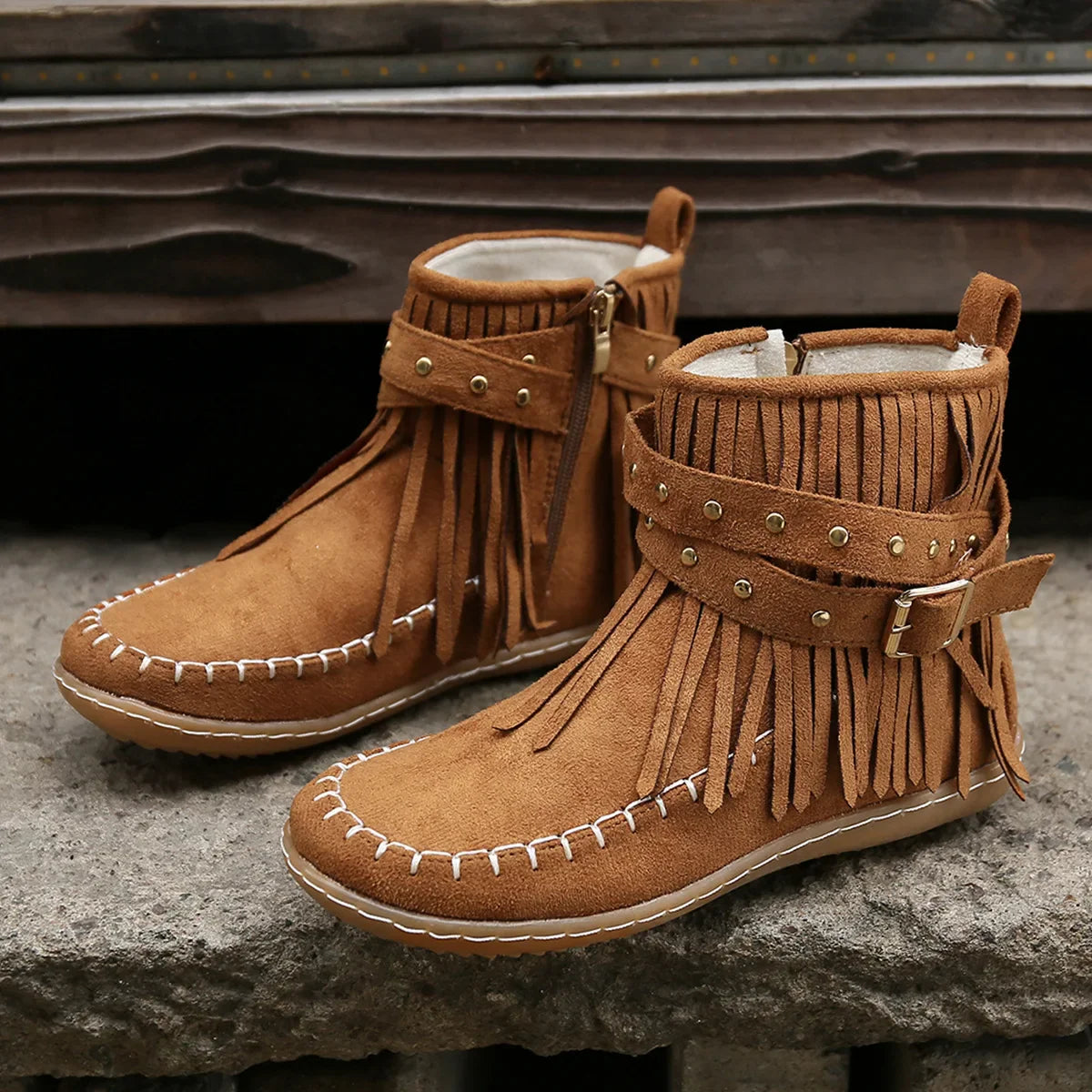 Bottes mi-mollet EleganceStride Luxe | Chic bottes à fermeture éclair avec bout rond et talon plat, parfaites pour le style et le confort d'automne.