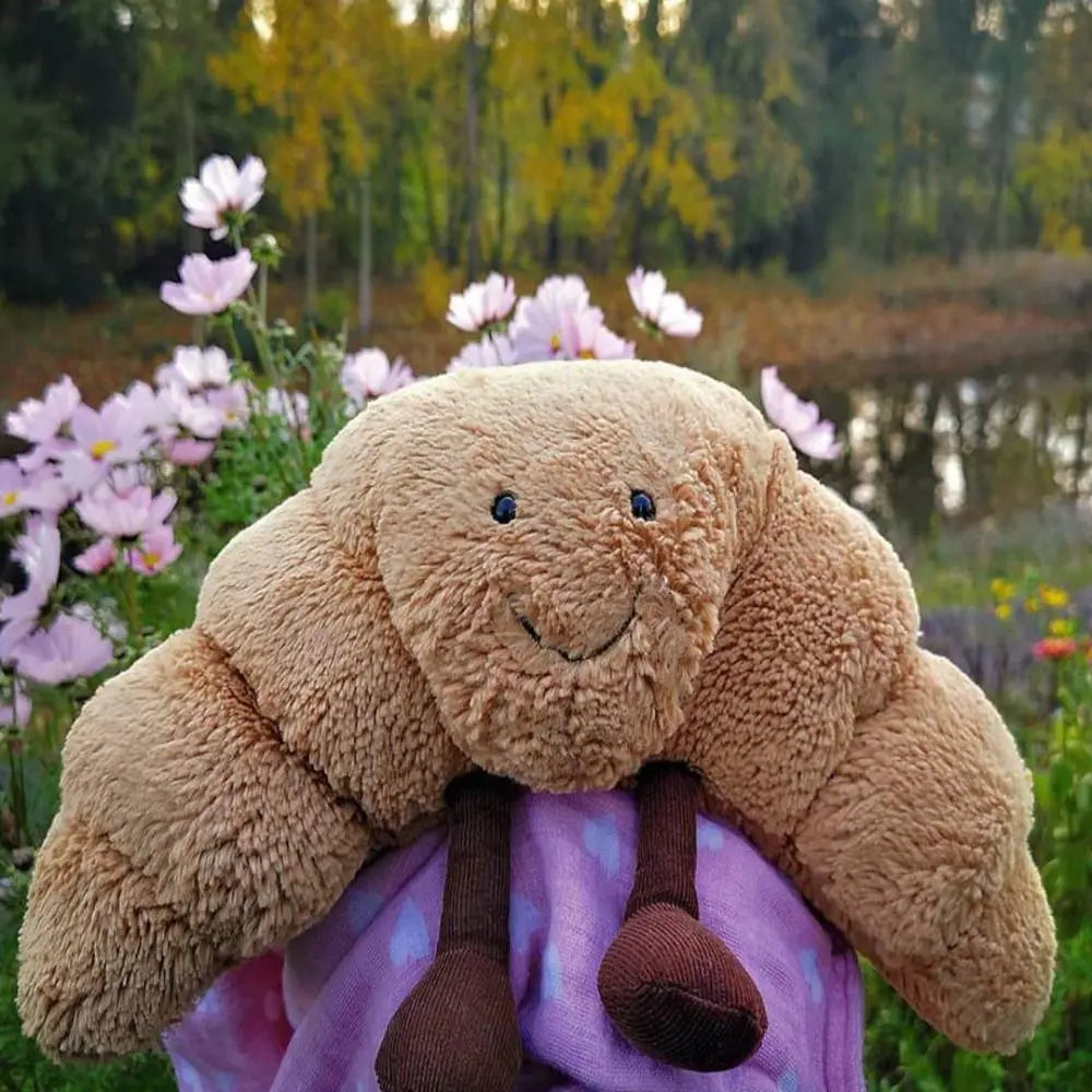 CuddleNest Luxe Peluche Croissant Peluche | Coussin ultra-doux pour un plaisir de câlin inégalé