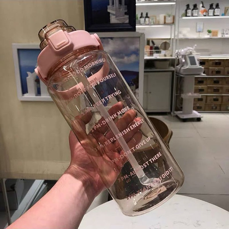 Bouteille d'eau motivante 2L avec repères horaires – HydroMotivator