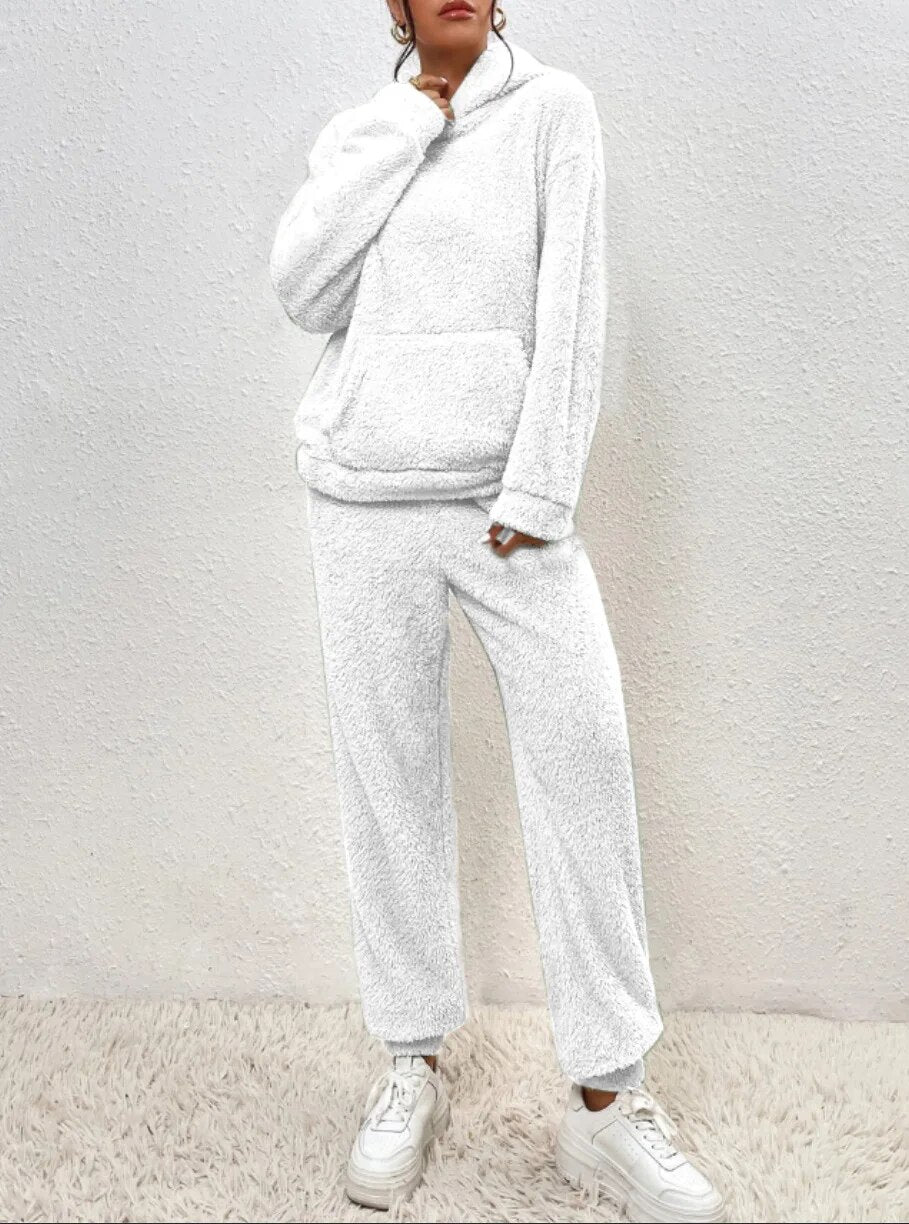 LuxeCuddle Ultra-Confortable Pyjama en Teddy avec Capuche | Offrez-vous un confort et un style inégalés pour la détente à la maison