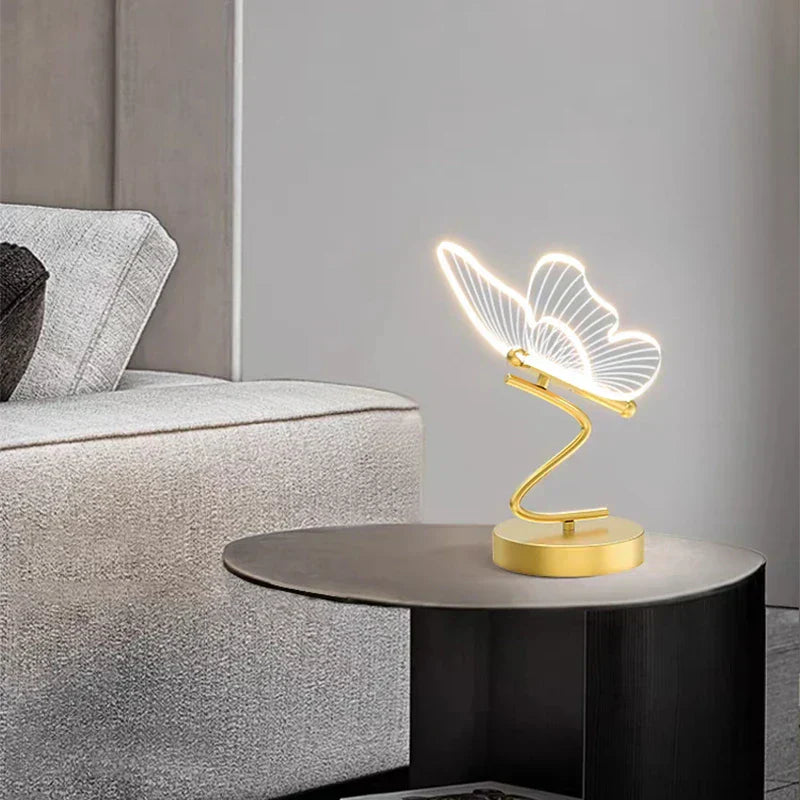 LuxeLumen Lampe de Table Élégante avec Design Papillon | Créez une ambiance chaleureuse avec cette lampe unique