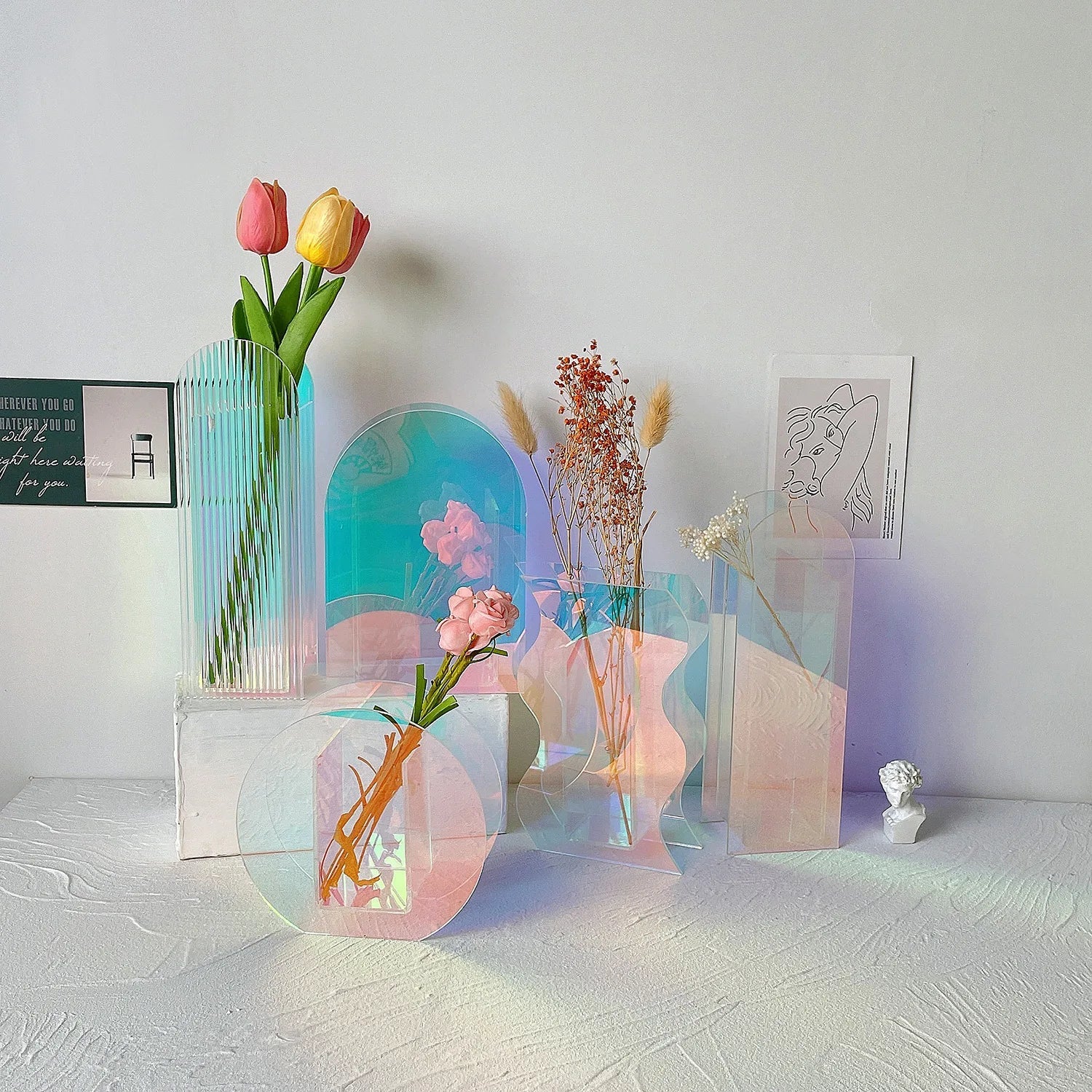 AquaLuxe Élégante Vase en Acrylique | Vase à contraste rose et bleu époustouflant pour une décoration intérieure moderne et une touche artistique