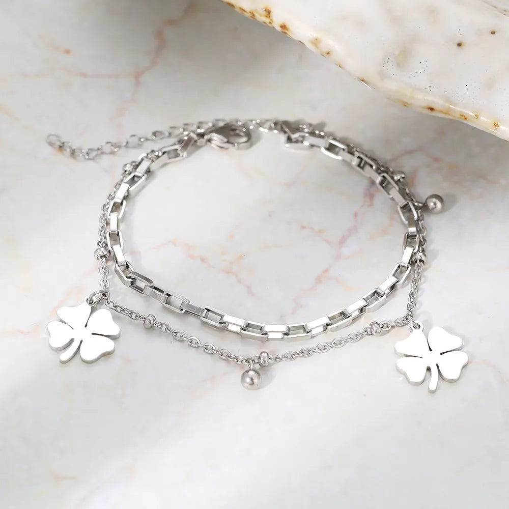Bracelet en or avec trèfle à quatre feuilles