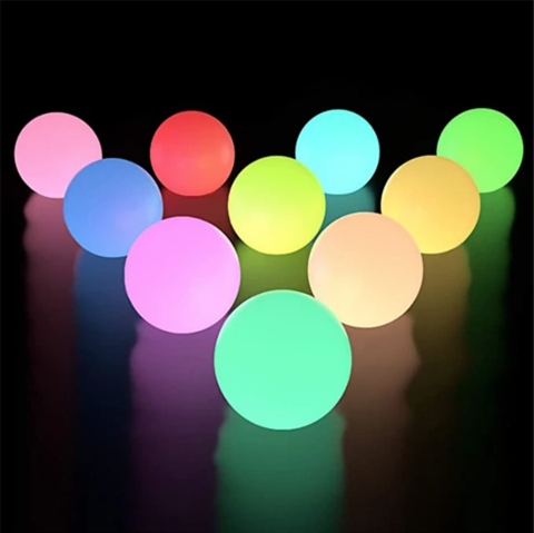 StickyBalls | Lancez-la sur un mur ou un plafond et regardez-la coller, s'aplatir et s'illuminer