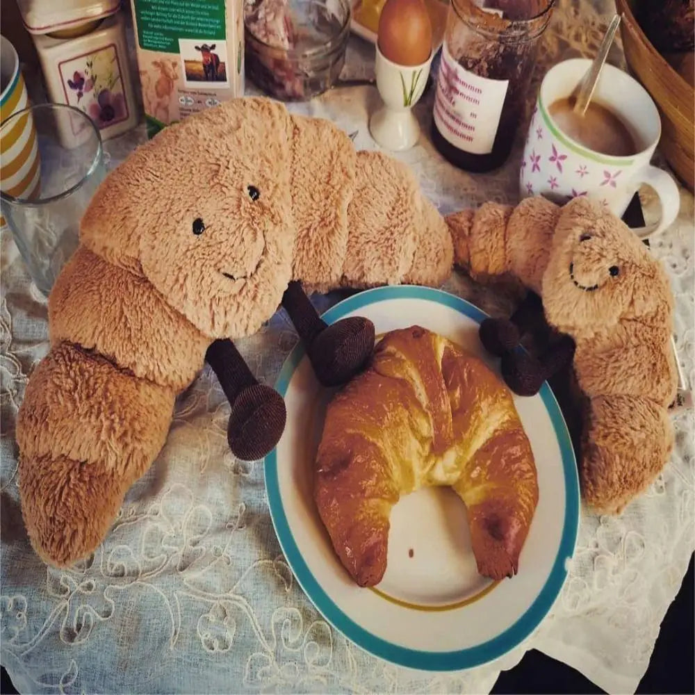 CuddleNest Luxe Peluche Croissant Peluche | Coussin ultra-doux pour un plaisir de câlin inégalé
