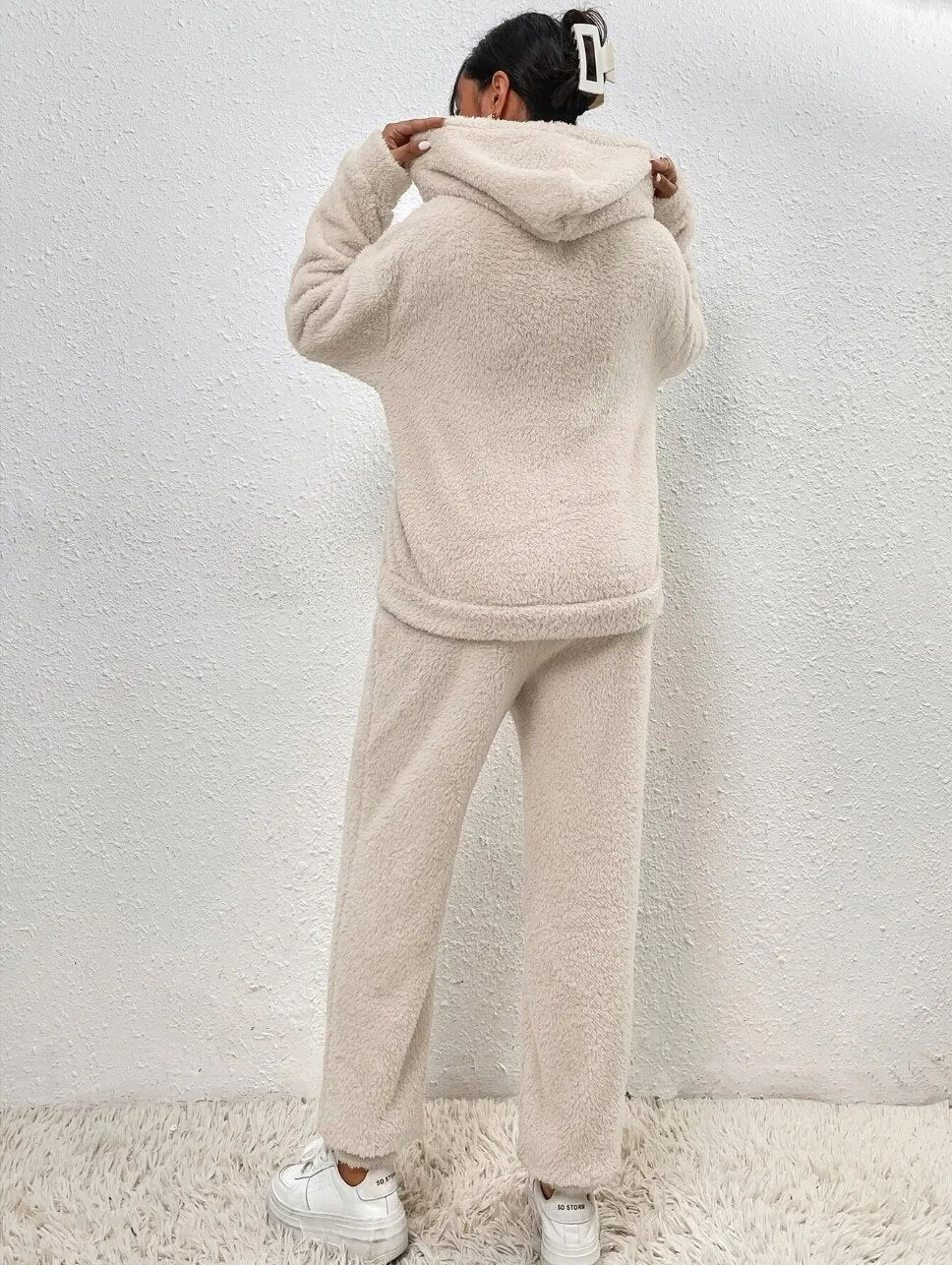 LuxeCuddle Ultra-Confortable Pyjama en Teddy avec Capuche | Offrez-vous un confort et un style inégalés pour la détente à la maison
