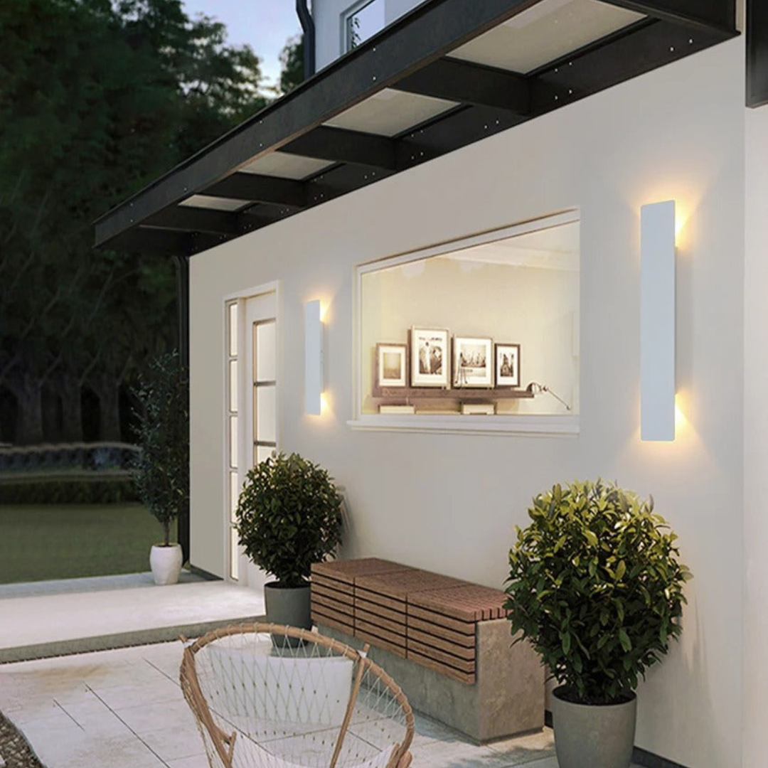 LumiGlow LED Wall Light | Bande lumineuse extérieure étanche pour le porche, la cour et le jardin Fixation durable en aluminium