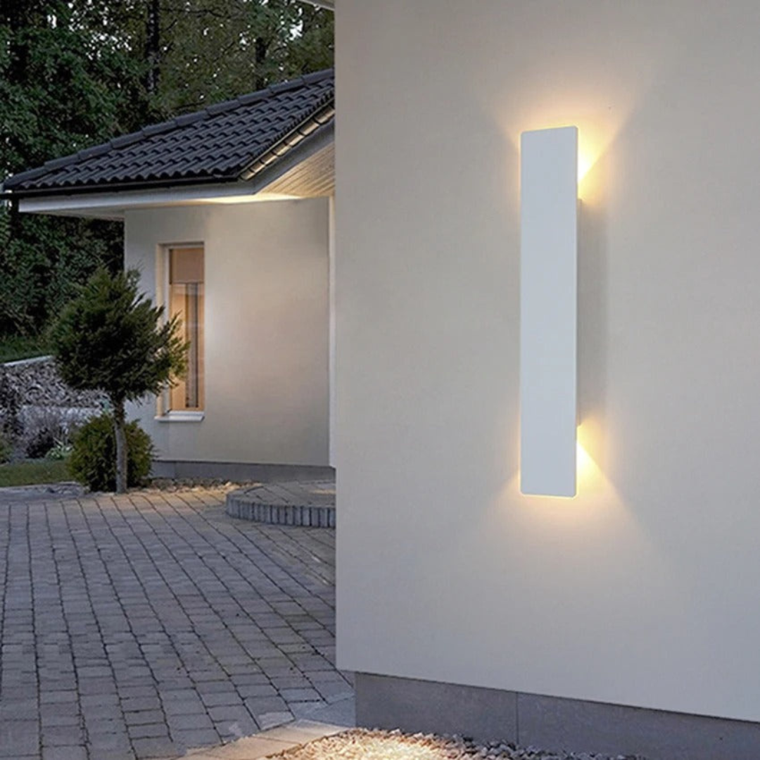 LumiGlow LED Wall Light | Bande lumineuse extérieure étanche pour le porche, la cour et le jardin Fixation durable en aluminium
