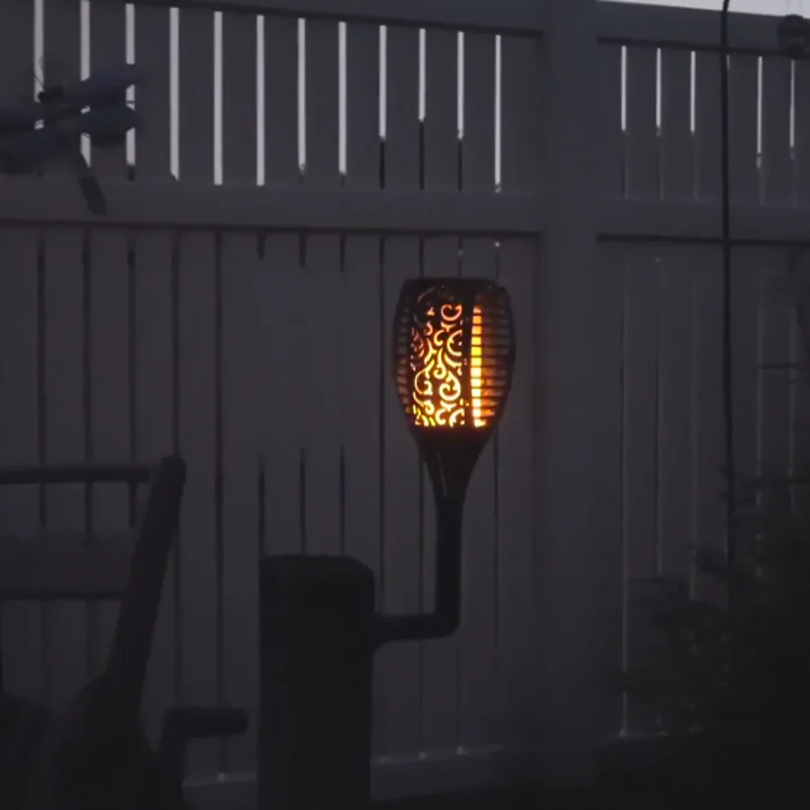 Torches de jardin avec éclairage LED - SolarFlame