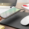 Tapis de souris sans fil intelligent | Travaillez plus efficacement grâce à ce tapis de souris élégant qui recharge vos appareils en même temps.