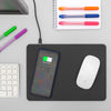 Tapis de souris sans fil intelligent | Travaillez plus efficacement grâce à ce tapis de souris élégant qui recharge vos appareils en même temps.