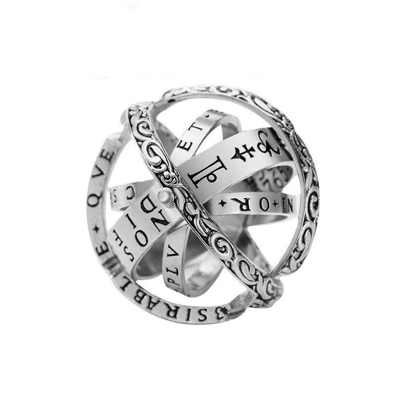 Bague en argent avec des motifs astronomiques