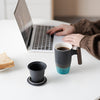 Tasse à Thé en Céramique Artisanale avec Filtre – Design Authentique et Utilisation Pratique
