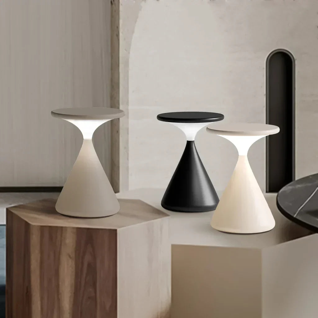 Aeron Hourglass Lampe de Table LED Dimmable – Élégante et Sans Fil