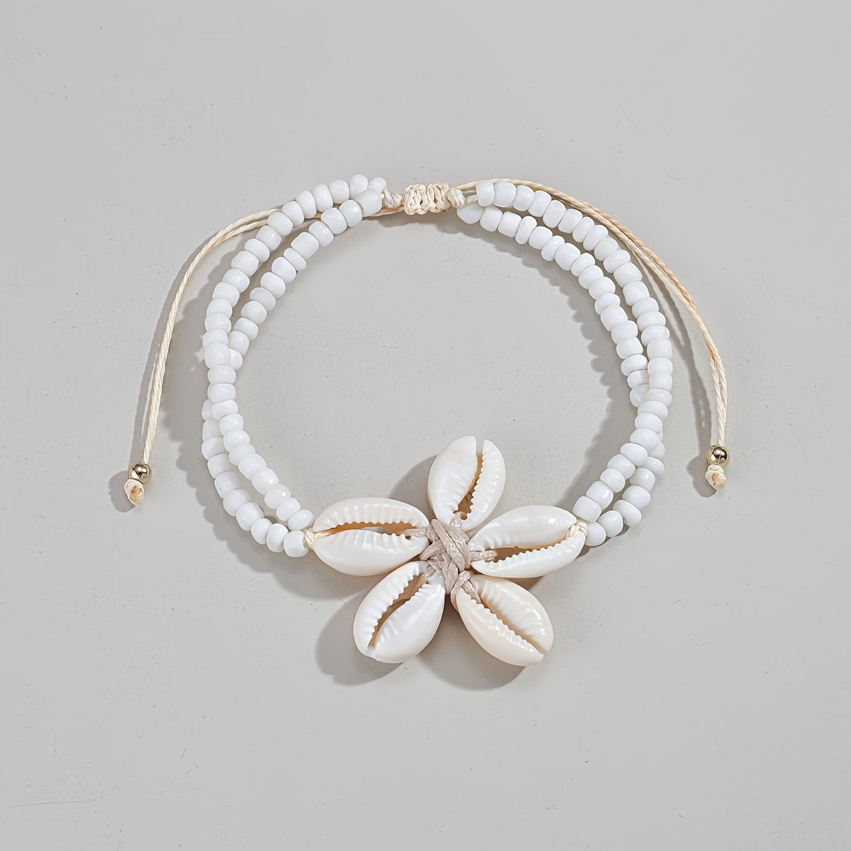 Bracelet de Cheville Bohémien avec Fleur en Coquillage - Accessoire Élégant pour l'Été et les Vacances