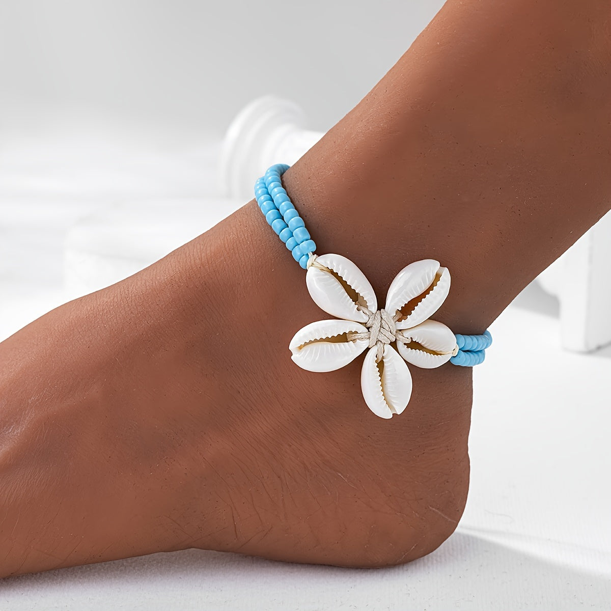 Bracelet de Cheville Bohémien avec Fleur en Coquillage - Accessoire Élégant pour l'Été et les Vacances