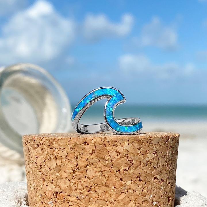 Bague des vagues océaniques en opale et argent – Livia