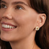 Boucles d'oreilles avec des pétales d'opale élégants et raffinés