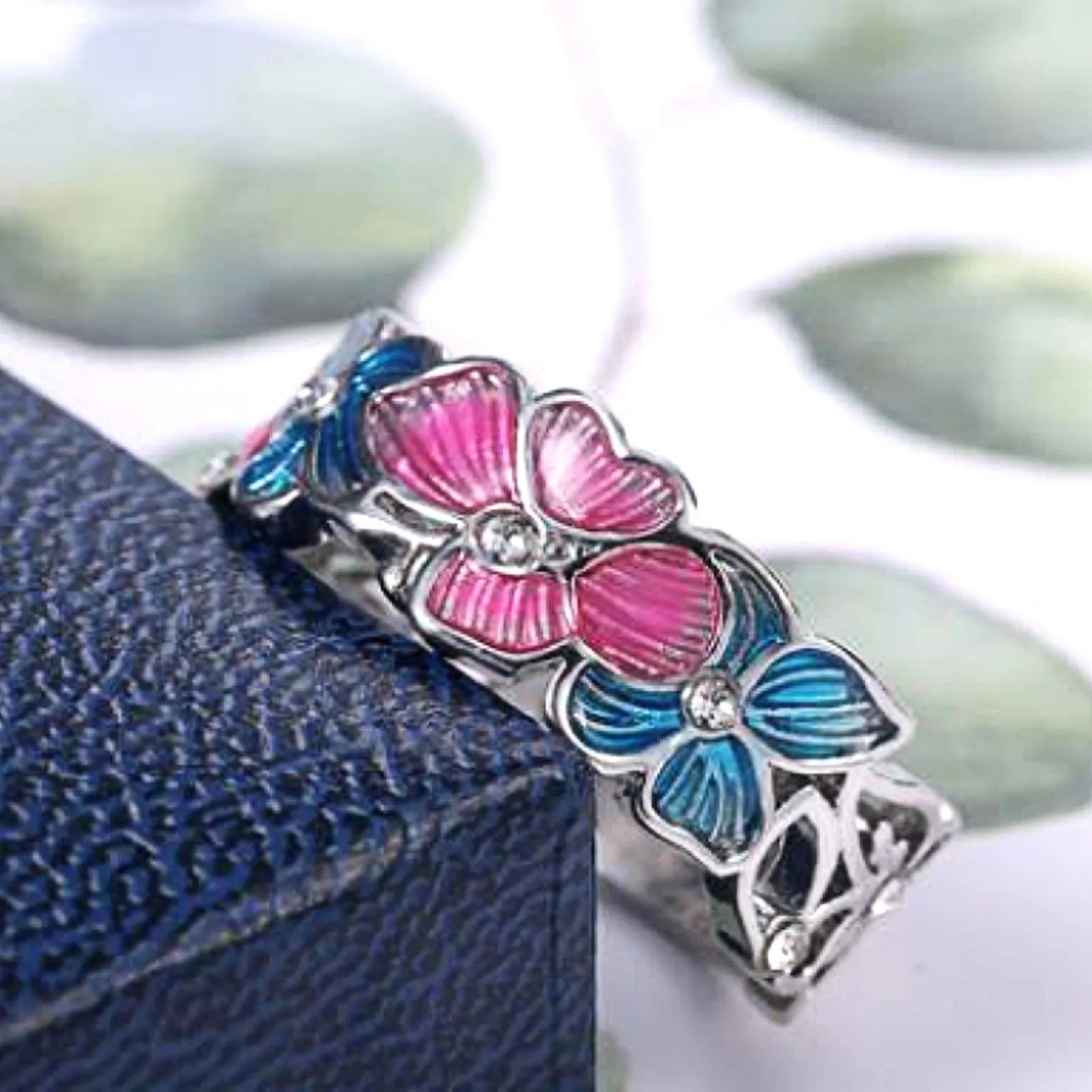 Bague Papillon en Émail Exquise