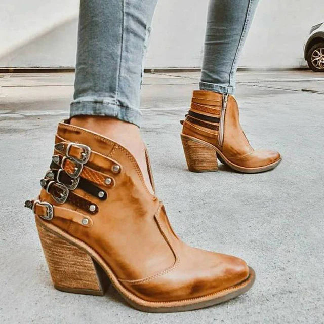Bottines à Talons avec Découpe en V et Détail de Boucle – Léa