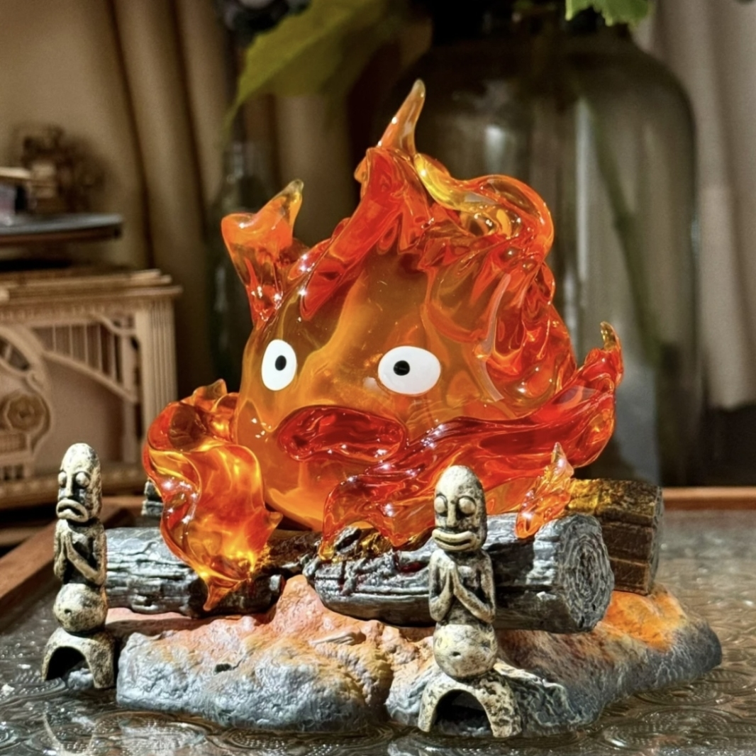 FlameAura | Laissez Calcifer illuminer votre espace et le transformer en un coin douillet.