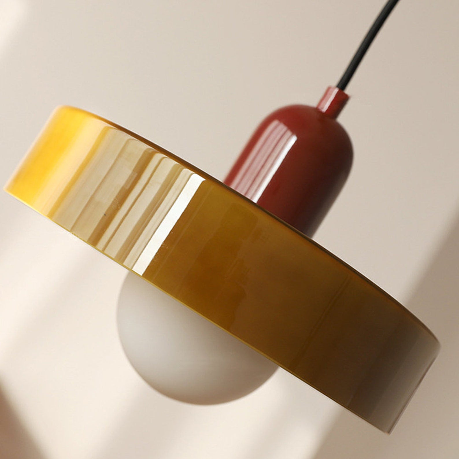 Suspension colorée de style Bauhaus - StiloGlas