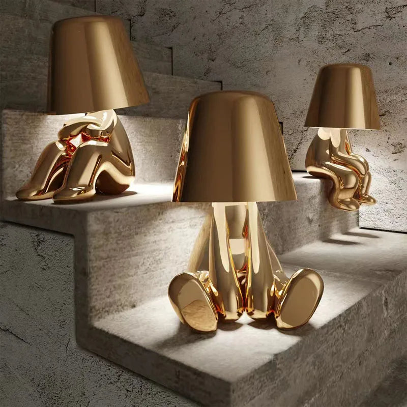 LuxeLoom Lampe de table Thinking Man Little Golden Man | Veilleuse rechargeable & Ornement décoratif d'inspiration italienne pour la décoration de la chambre à coucher