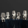 LuxeLoom Lampe de table Thinking Man Little Golden Man | Veilleuse rechargeable & Ornement décoratif d'inspiration italienne pour la décoration de la chambre à coucher