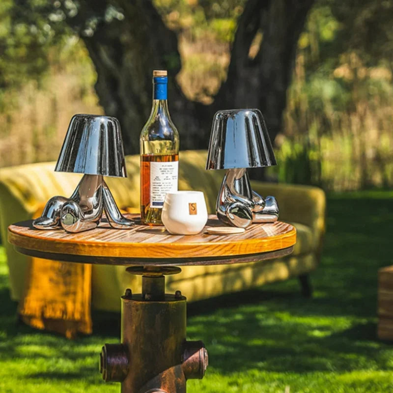 LuxeLoom Lampe de table Thinking Man Little Golden Man | Veilleuse rechargeable & Ornement décoratif d'inspiration italienne pour la décoration de la chambre à coucher