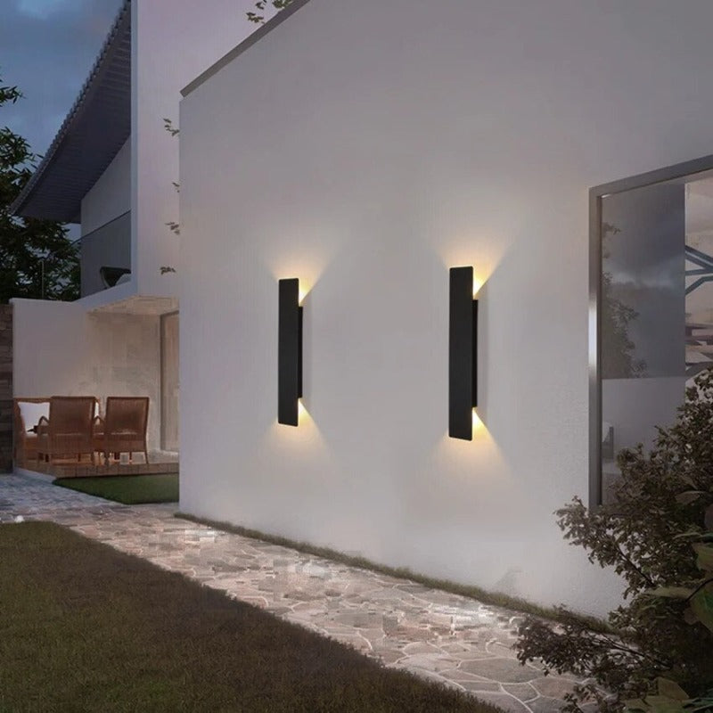 LumiGlow LED Wall Light | Bande lumineuse extérieure étanche pour le porche, la cour et le jardin Fixation durable en aluminium