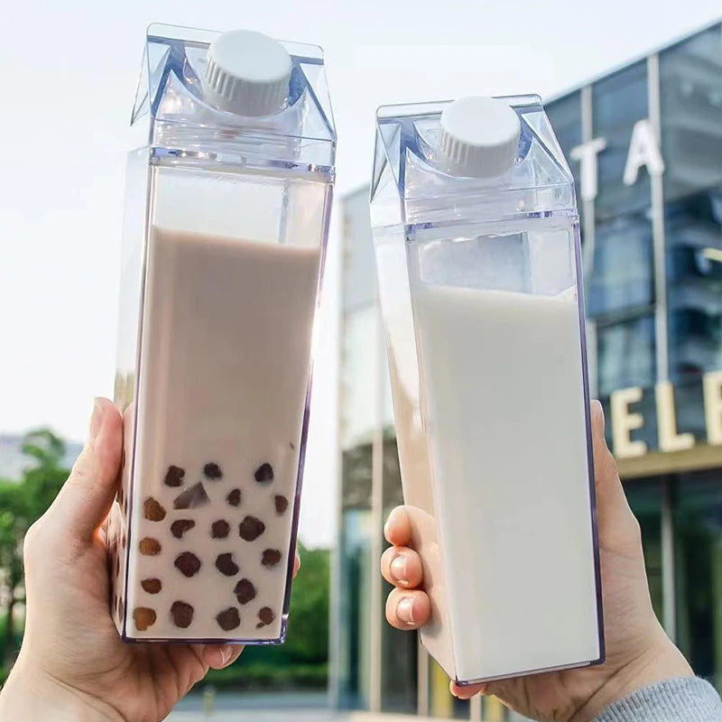 Bouteille d'eau en carton de lait transparent