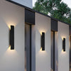 LumiGlow LED Wall Light | Bande lumineuse extérieure étanche pour le porche, la cour et le jardin Fixation durable en aluminium