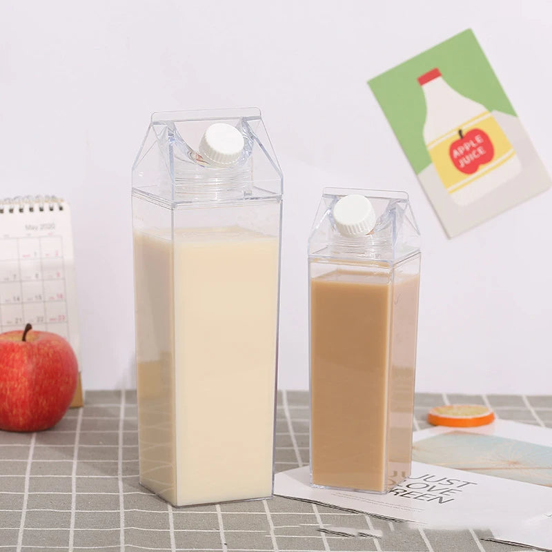 Bouteille d'eau en carton de lait transparent