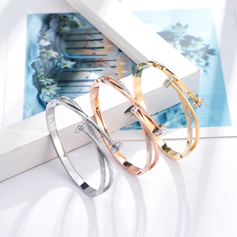 Bracelet en or avec tête de clou double