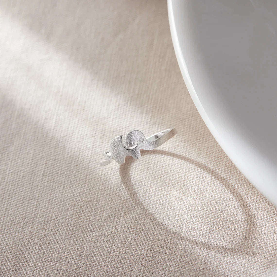 Bague en argent ajustable avec éléphant